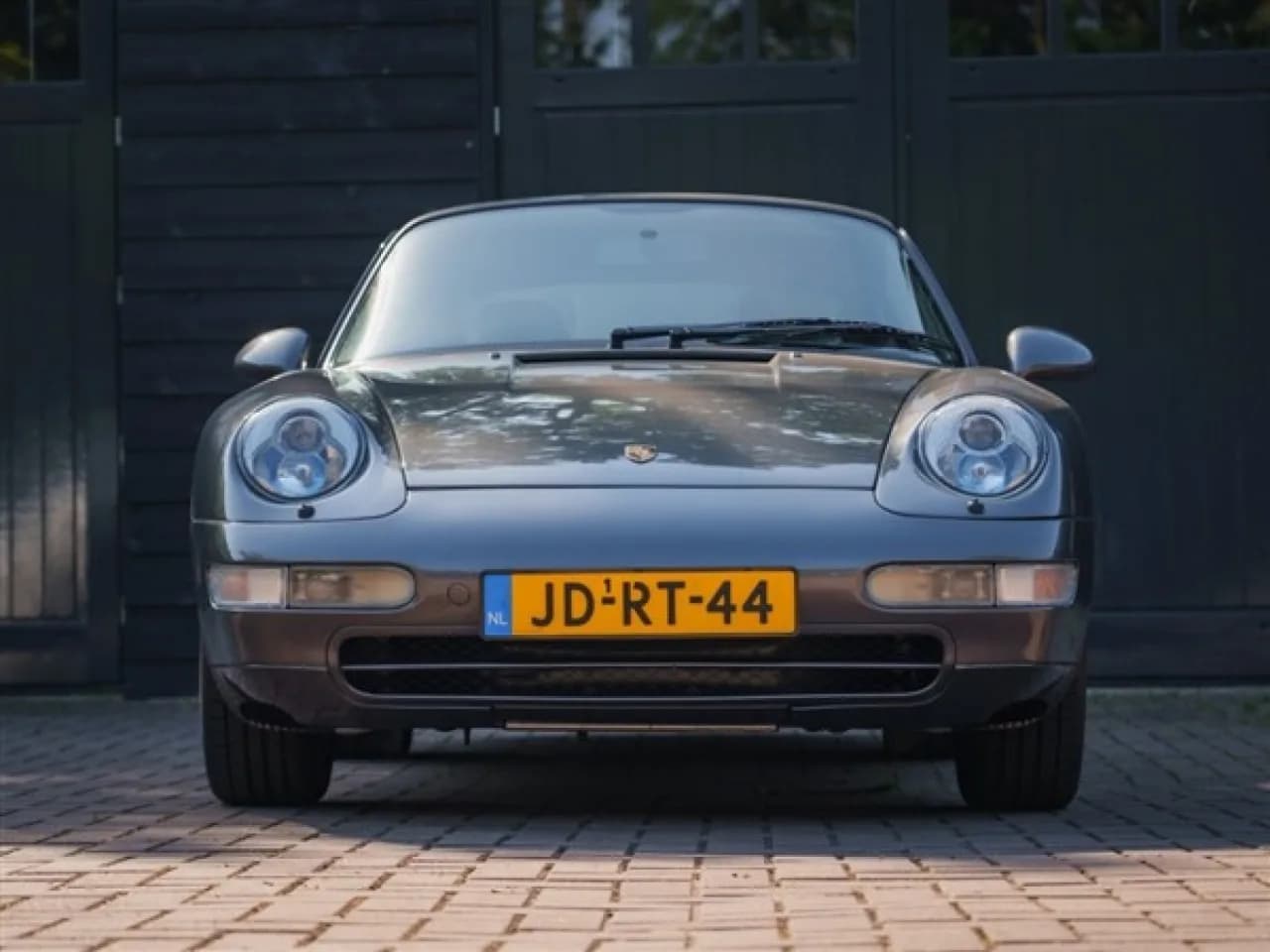 1994 Porsche 993 Carrera Coupé - Thumbnail 3