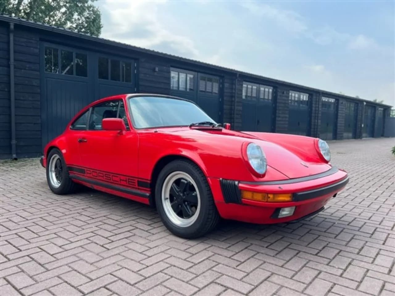 1984 Porsche 911 Carrera - Thumbnail 4