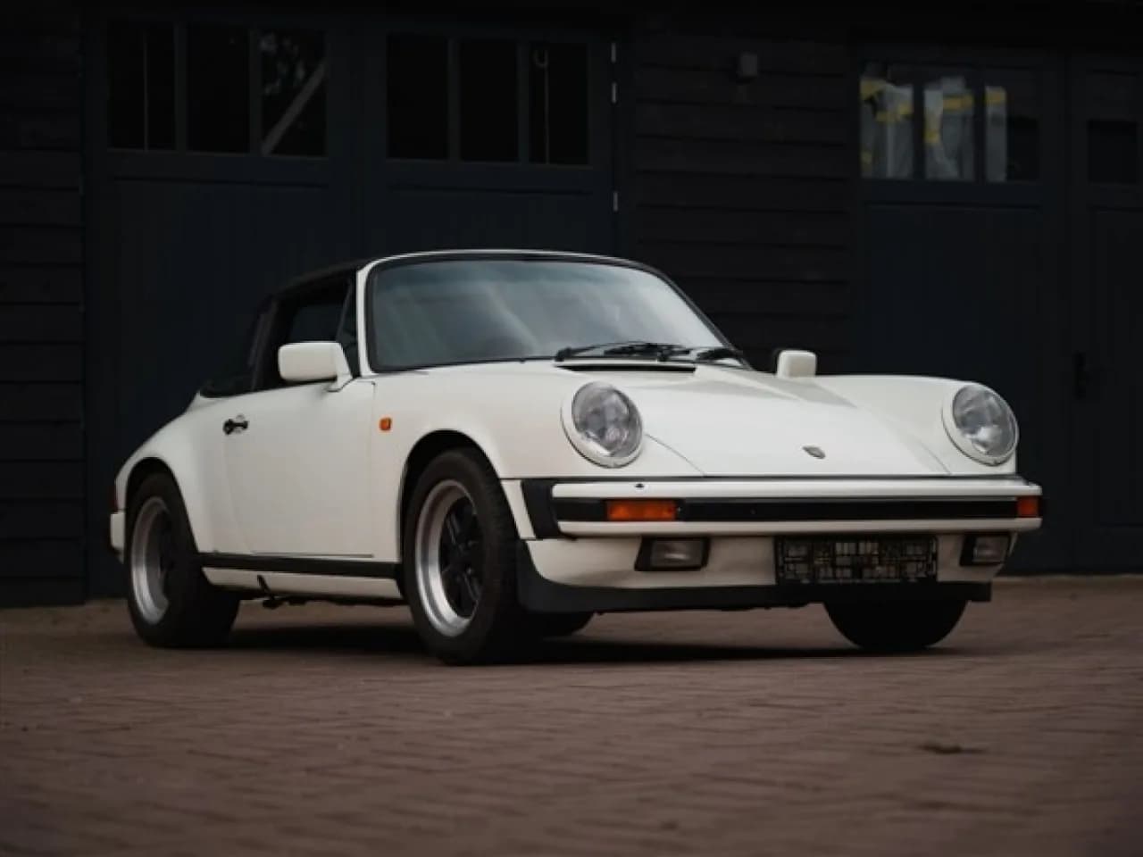 1983 Porsche 911 Targa - Thumbnail 3