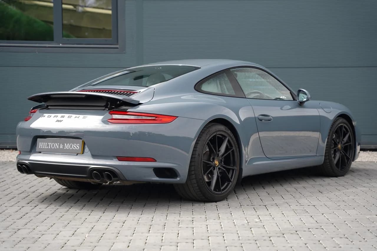 2016 Porsche 911 - Thumbnail 5