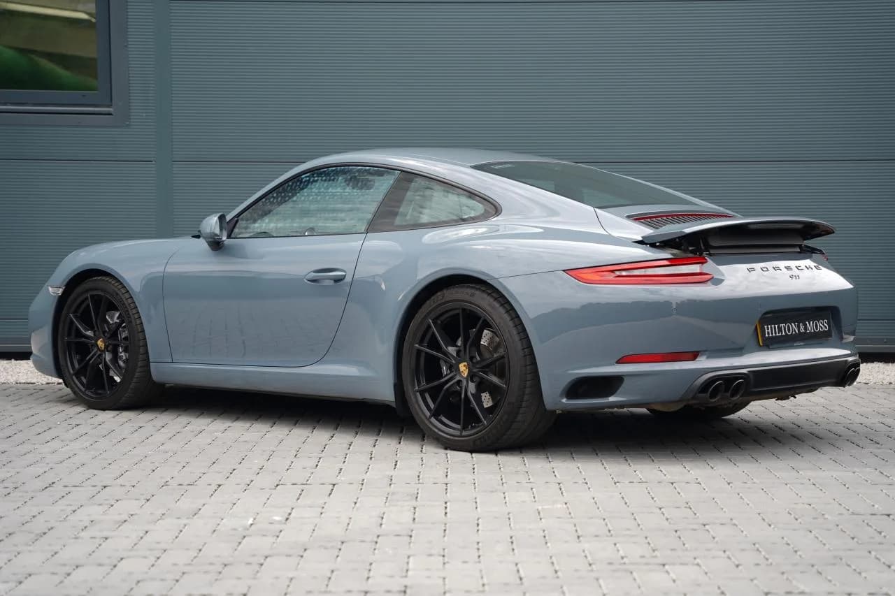 2016 Porsche 911 - Thumbnail 2
