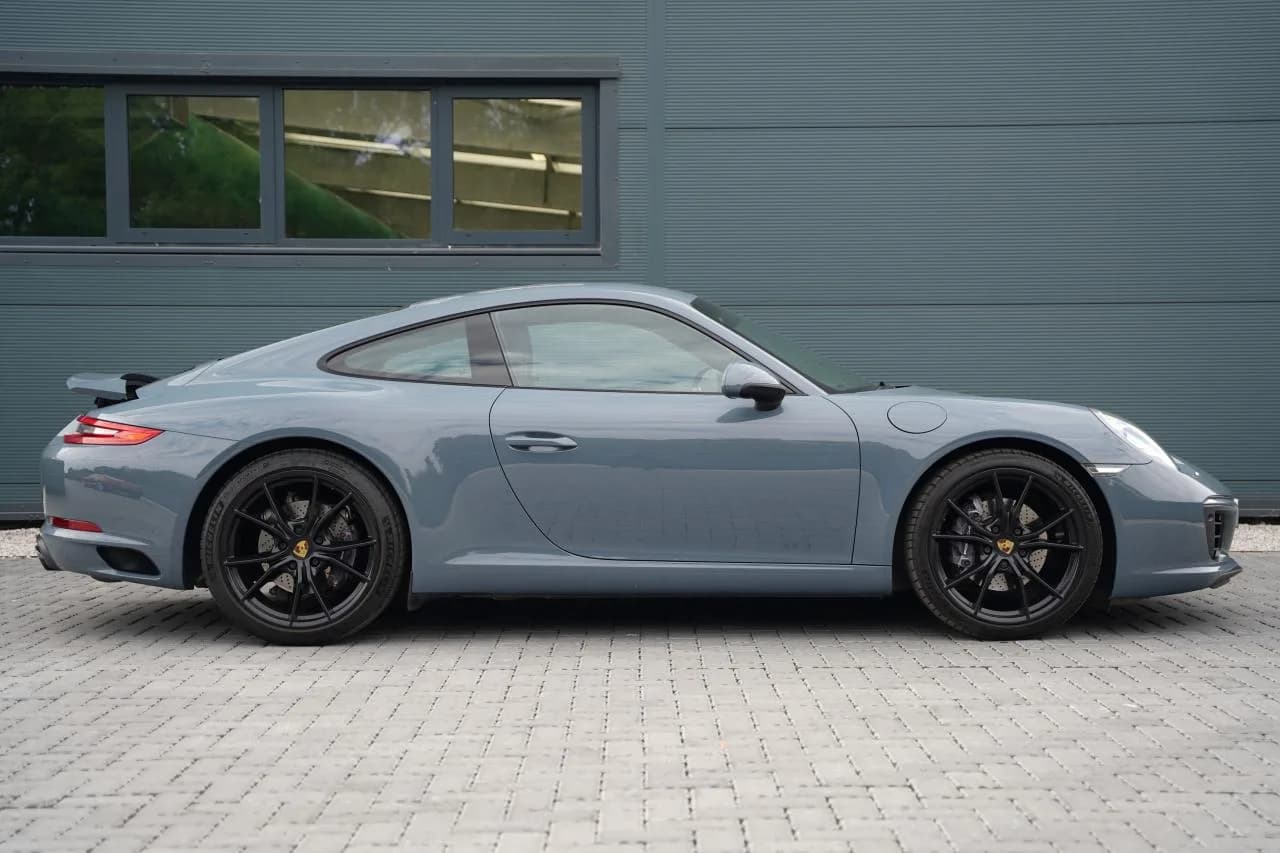 2016 Porsche 911 - Thumbnail 3