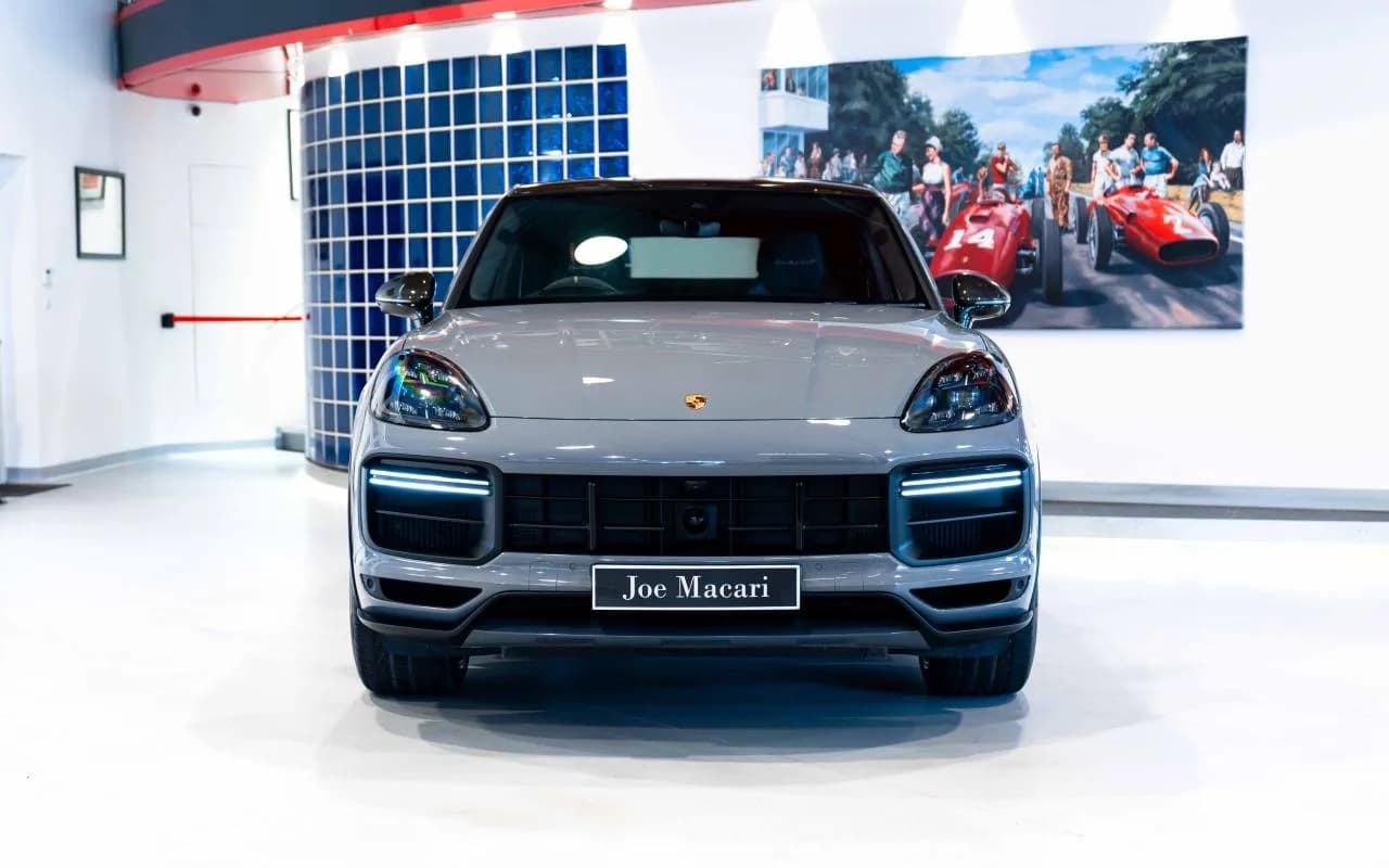 2022 Porsche Cayenne - Thumbnail 2