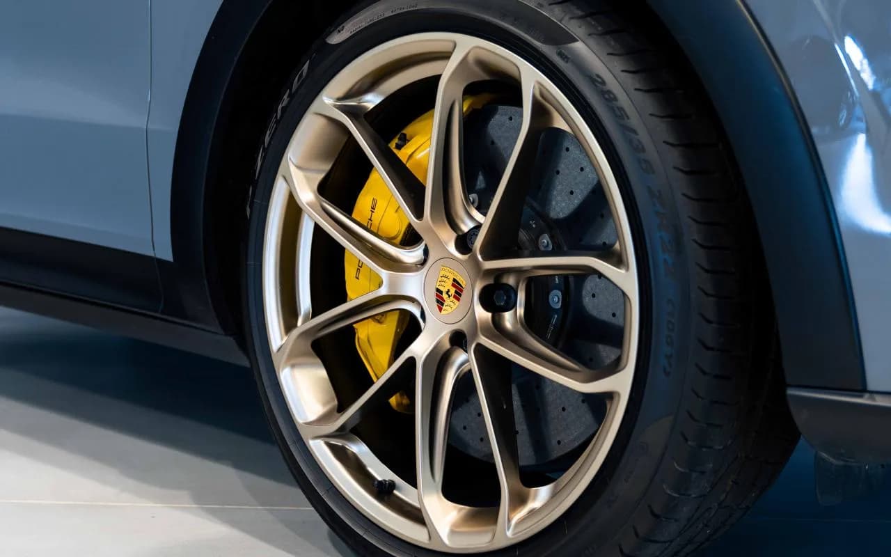 2022 Porsche Cayenne - Thumbnail 3