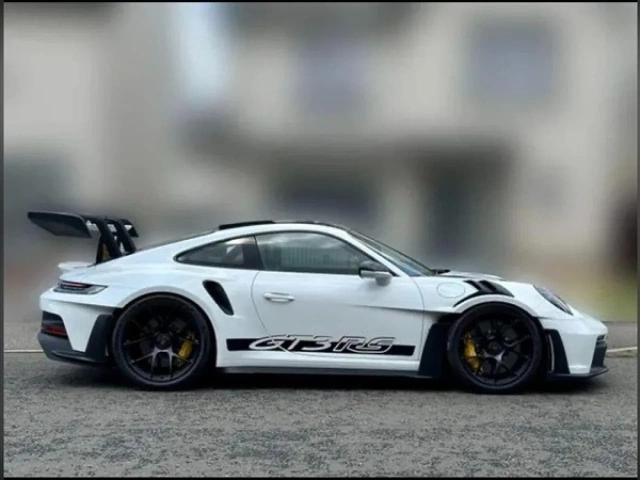 2024 Porsche 911 - Thumbnail 3