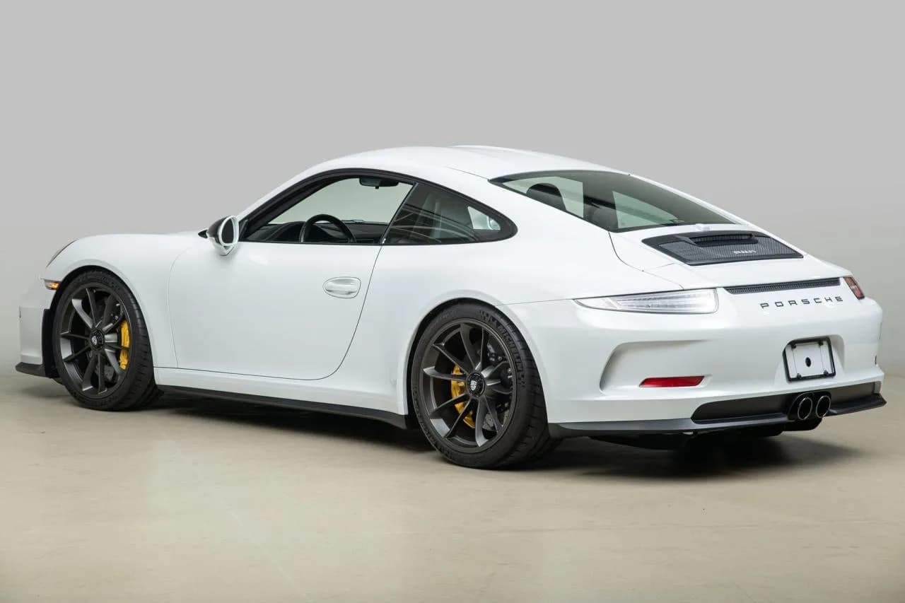 2016 Porsche 911R - Thumbnail 4