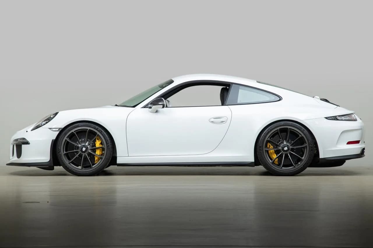 2016 Porsche 911R - Thumbnail 3