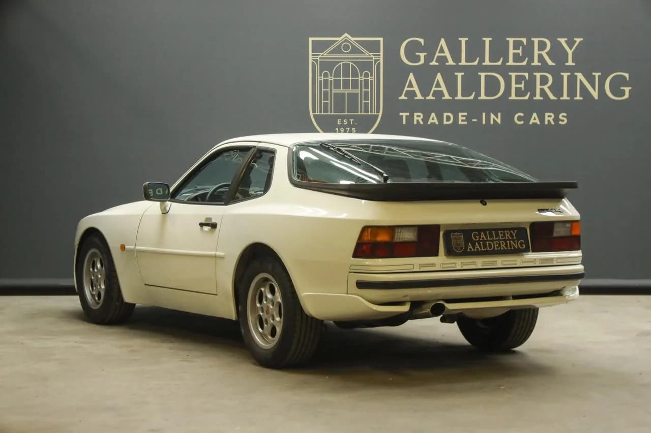 1986 Porsche 944 2.5 Coup&eacute; &ldquo;Alpinwei&szlig;&rdquo; - Thumbnail 2