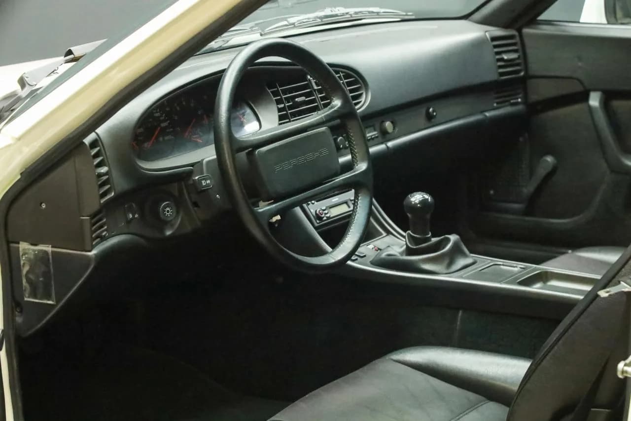 1986 Porsche 944 2.5 Coup&eacute; &ldquo;Alpinwei&szlig;&rdquo; - Thumbnail 3