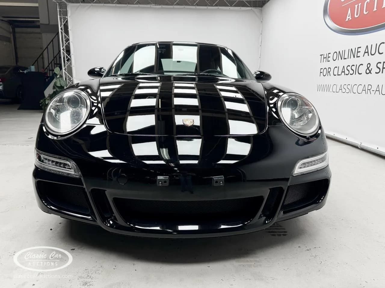 2004 Porsche 911 - Thumbnail 2