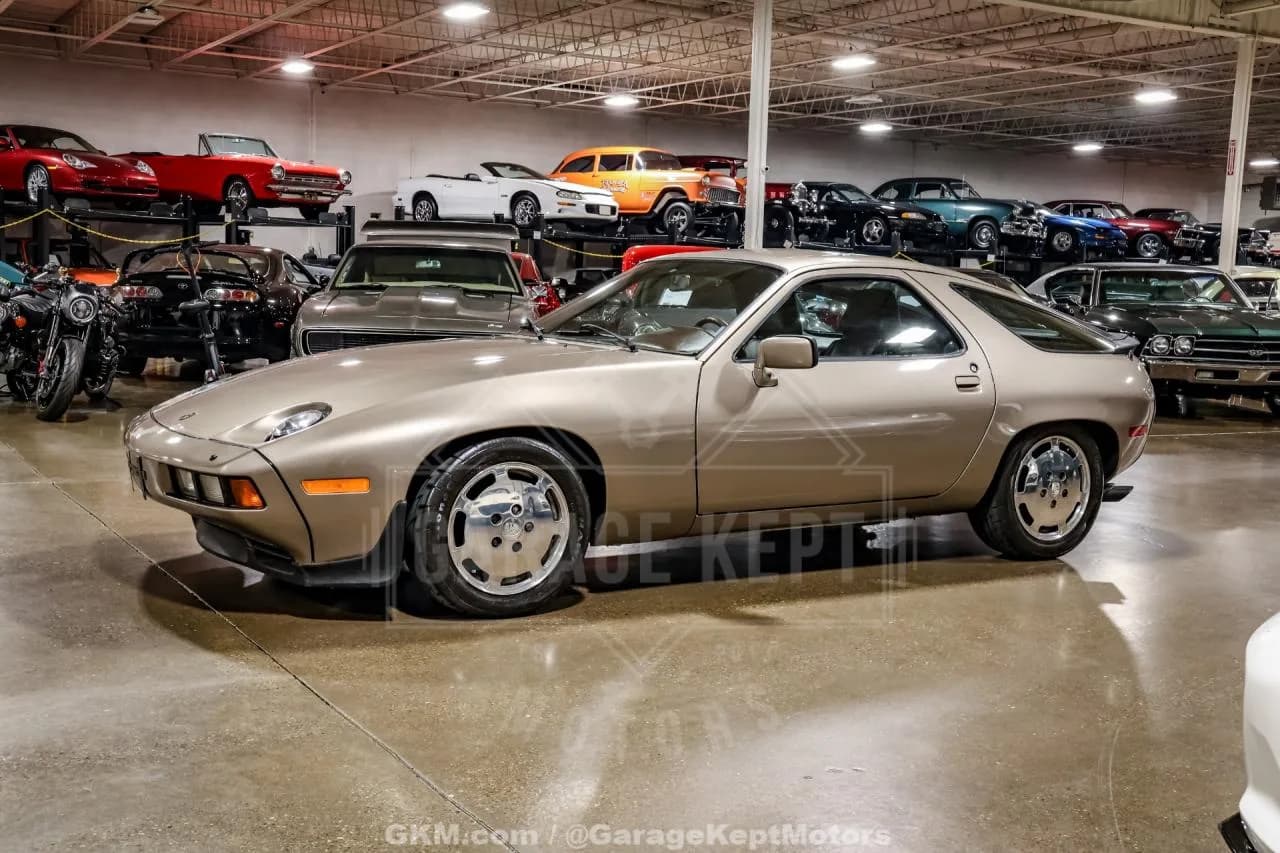 1983 Porsche 928 - Thumbnail 4
