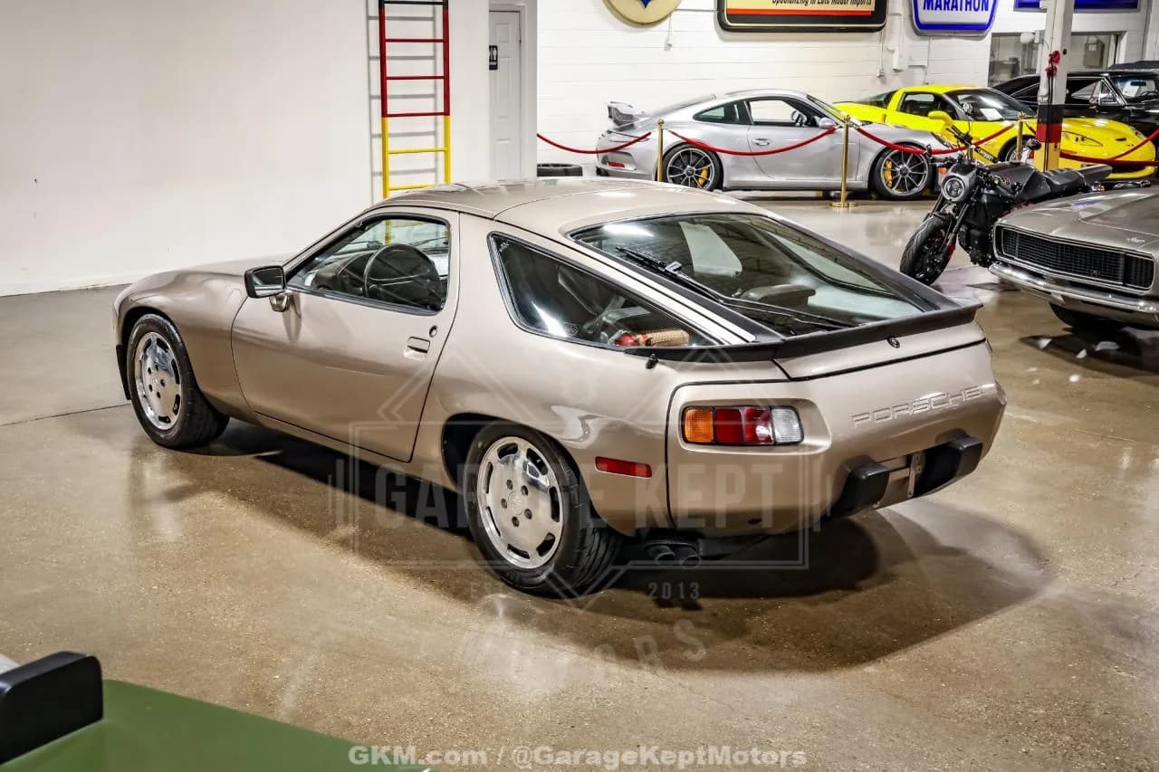 1983 Porsche 928 - Thumbnail 6