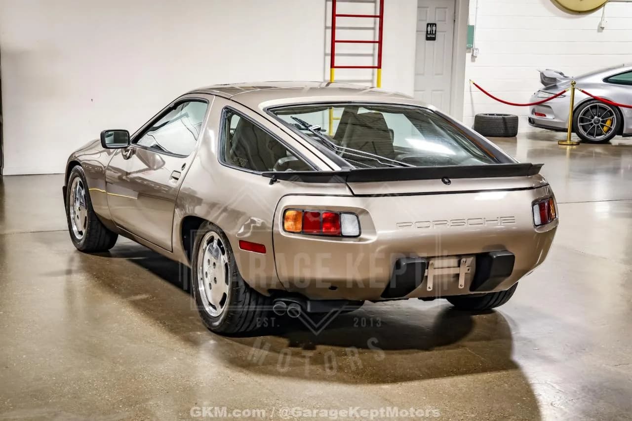 1983 Porsche 928 - Thumbnail 7