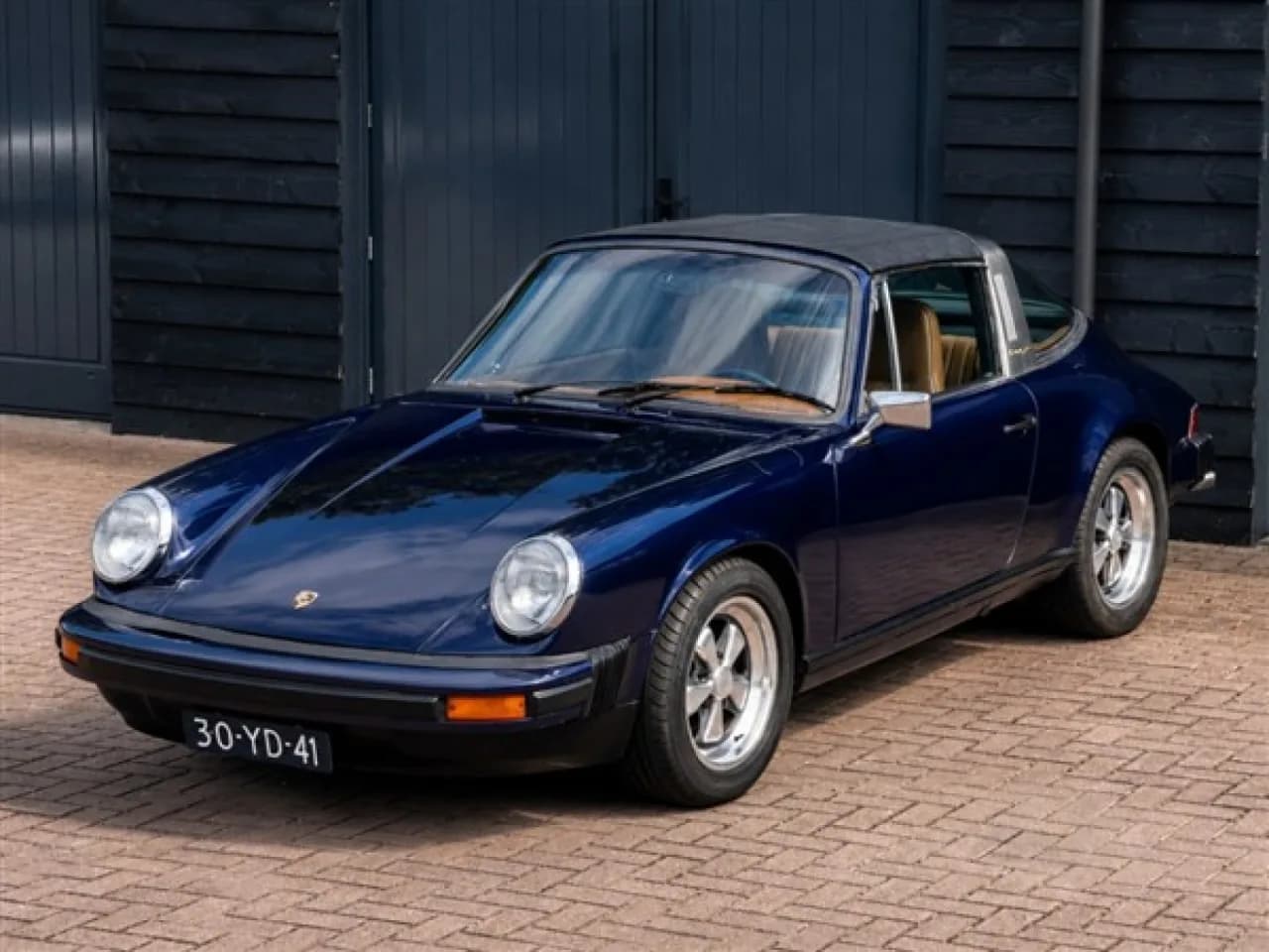 1975 Porsche 911 S Targa - Thumbnail 4