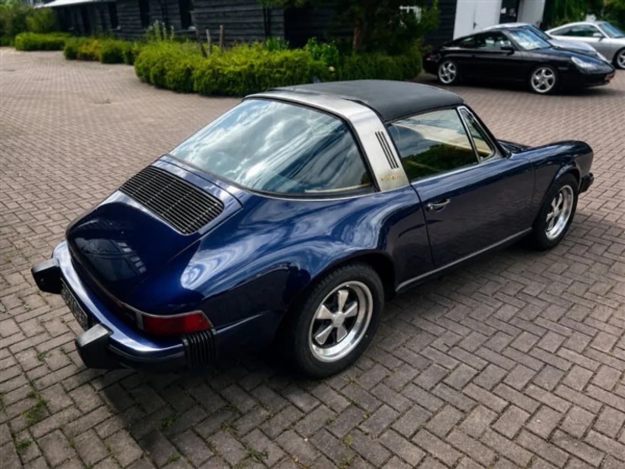1975 Porsche 911 S Targa - Thumbnail 8