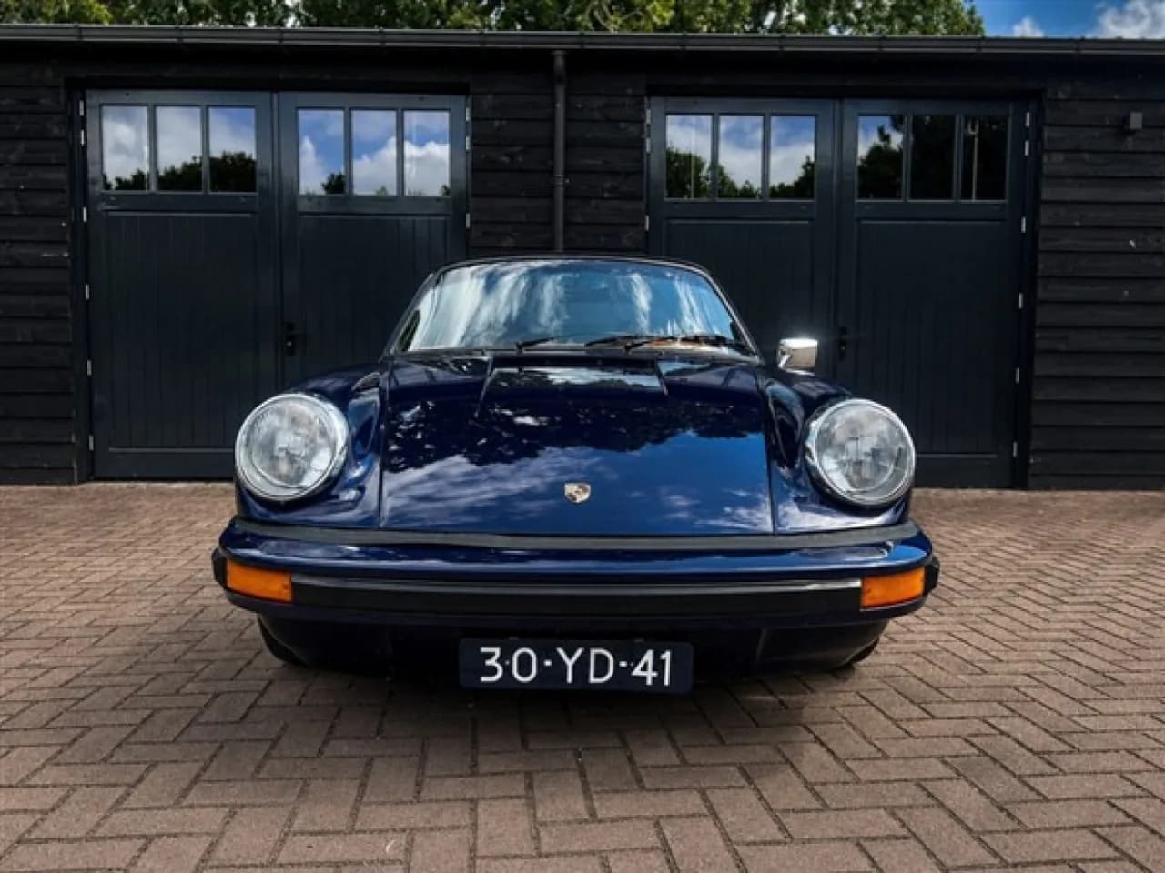 1975 Porsche 911 S Targa - Thumbnail 2