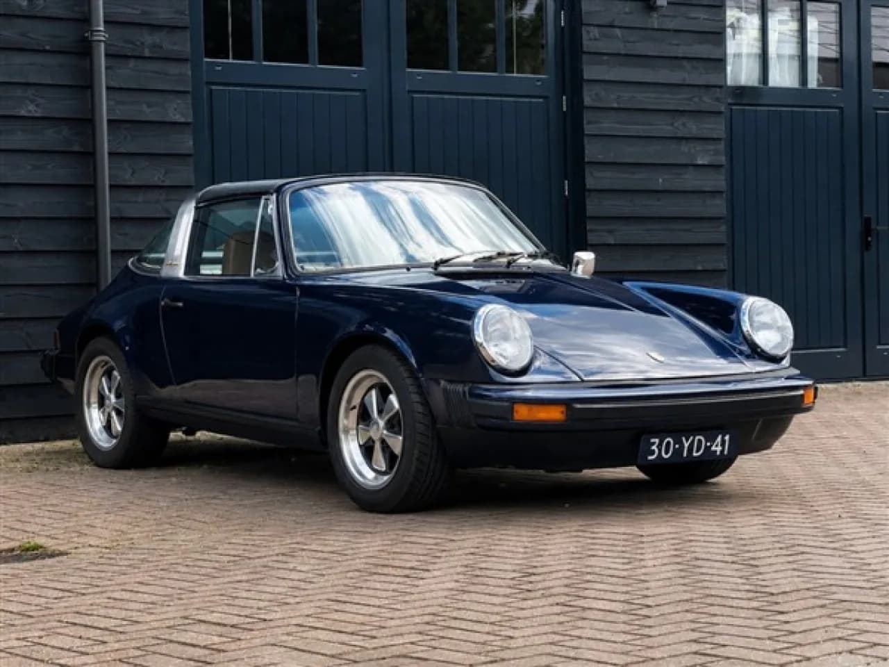 1975 Porsche 911 S Targa - Thumbnail 3