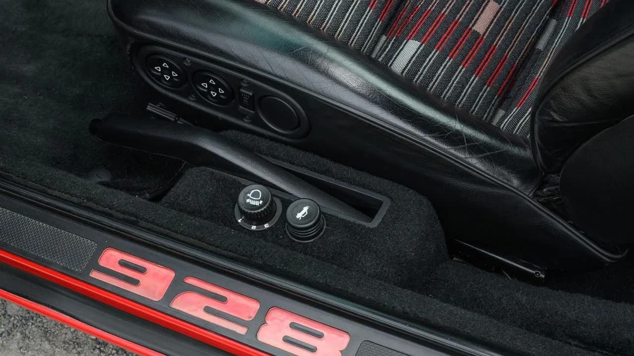 1989 Porsche 928 S4 - Thumbnail 8